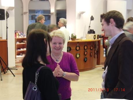 CIMG0262_im Saal-11 Frau Hermann mit dem Meistertanzpaar.jpg